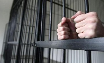 Doi hoți au evadat marți dimineață din arestul poliției